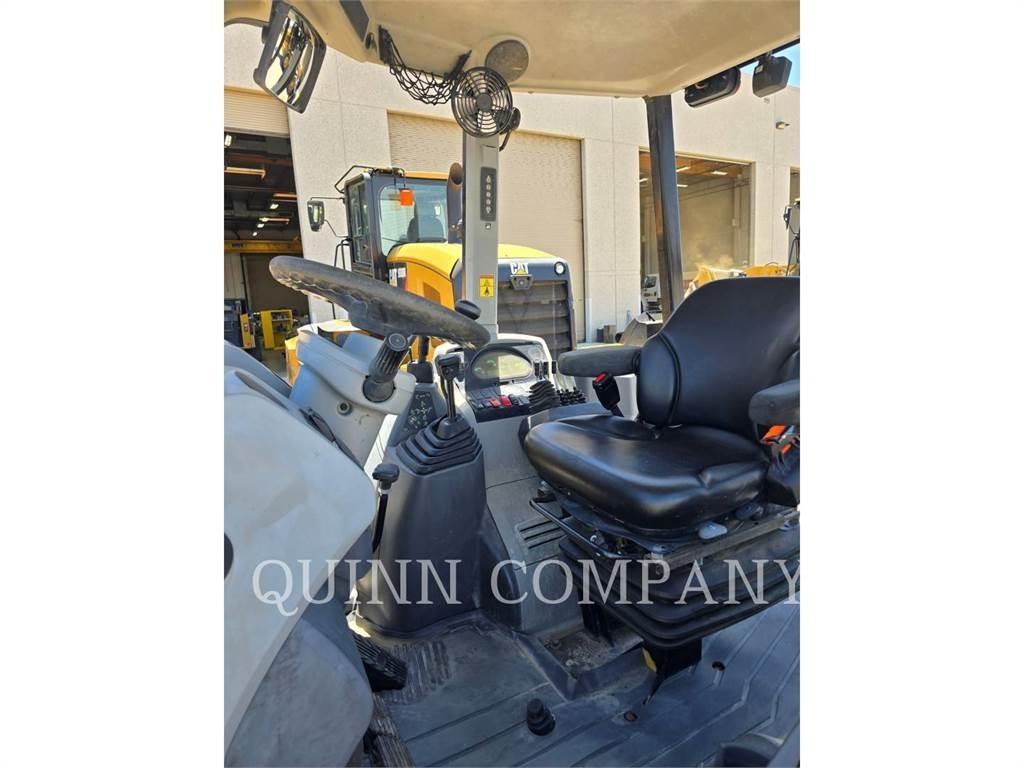 CAT 415F2 IL لوادر ذات جرافات عكسية