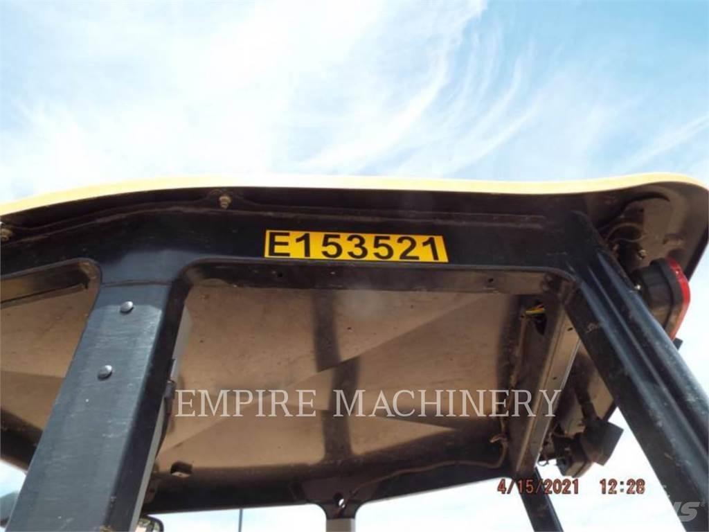 CAT 415F2 IL لوادر بعجل