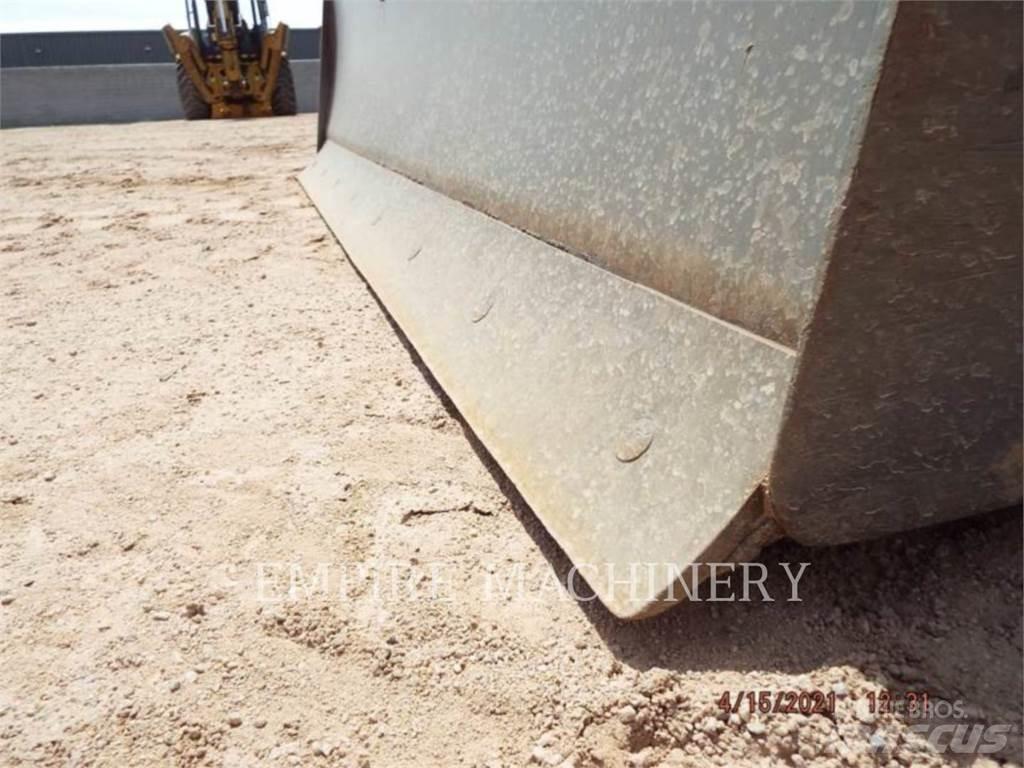 CAT 415F2 IL لوادر بعجل