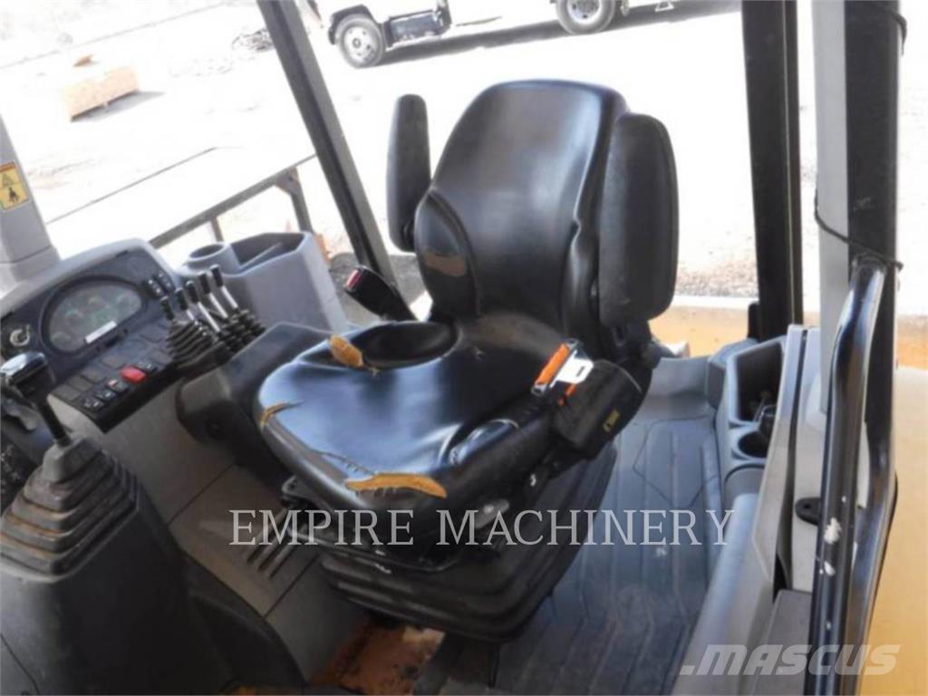 CAT 415F2 IL لوادر بعجل