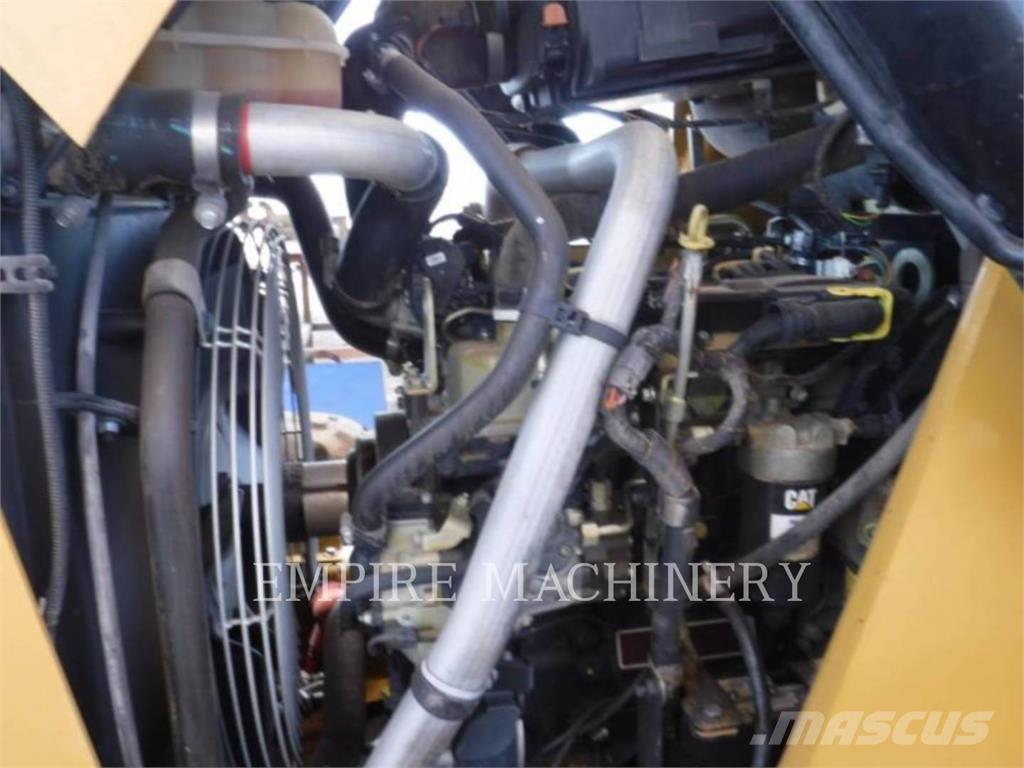 CAT 415F2 IL لوادر بعجل