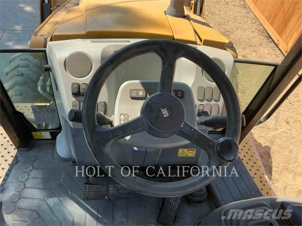 CAT 415F2IL لوادر بعجل