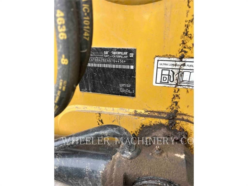 CAT 420 CF لوادر ذات جرافات عكسية