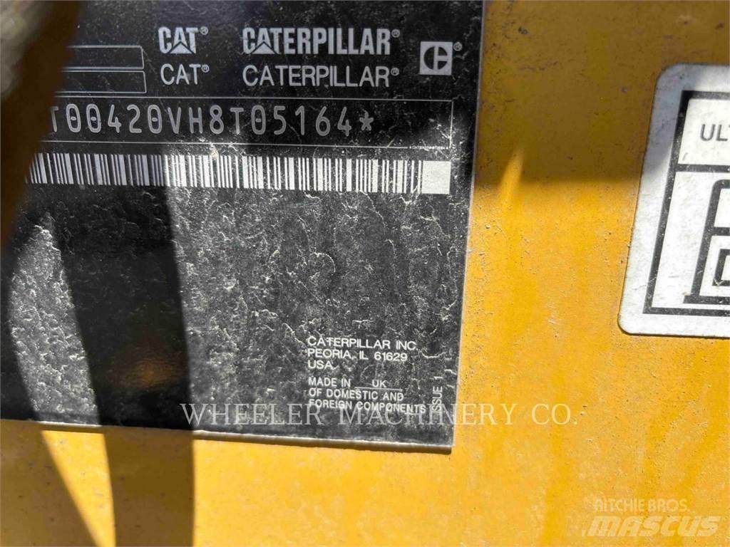 CAT 420 CF لوادر ذات جرافات عكسية