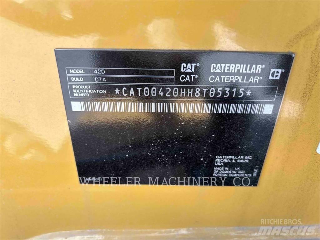 CAT 420 CF لوادر ذات جرافات عكسية
