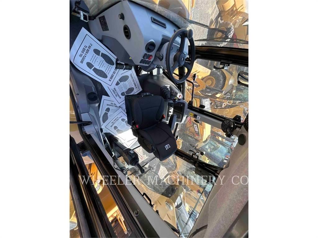 CAT 420 CF لوادر ذات جرافات عكسية