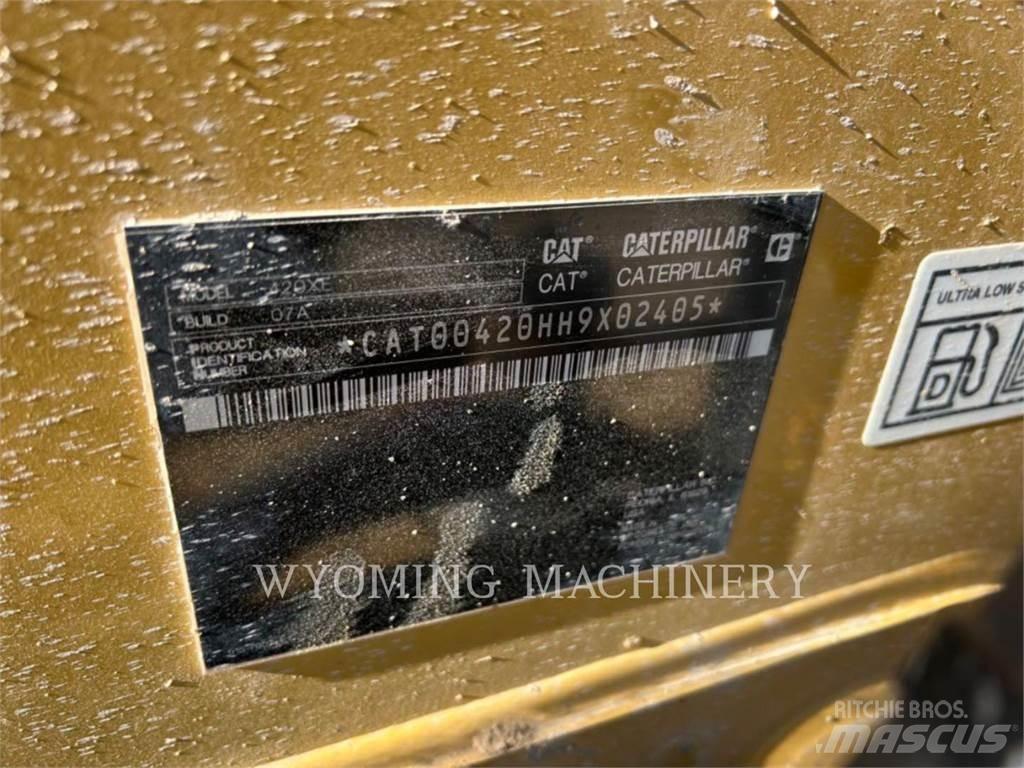 CAT 420 XE لوادر ذات جرافات عكسية