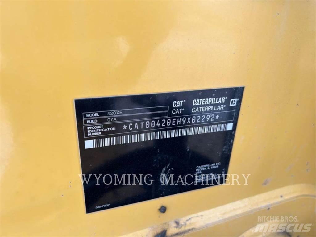 CAT 420 XE لوادر ذات جرافات عكسية