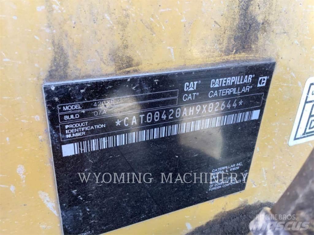 CAT 420 XE لوادر ذات جرافات عكسية