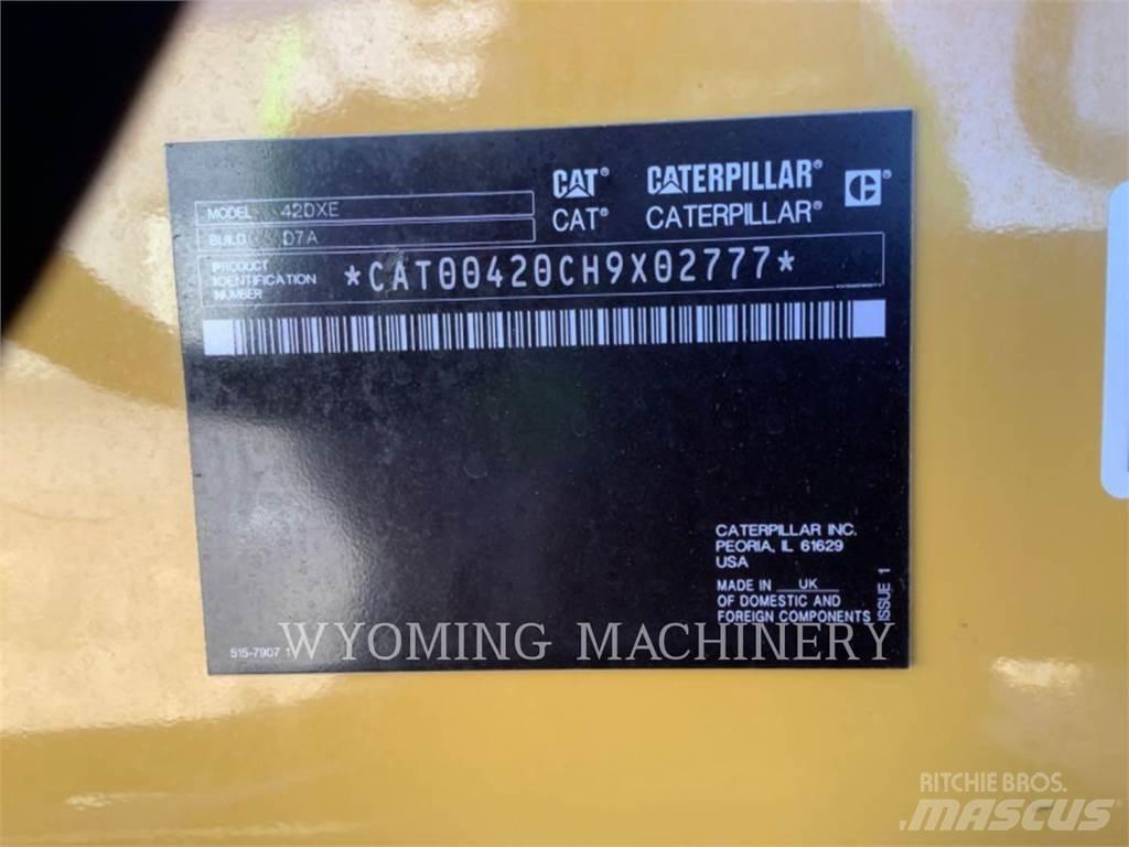 CAT 420 XE لوادر ذات جرافات عكسية