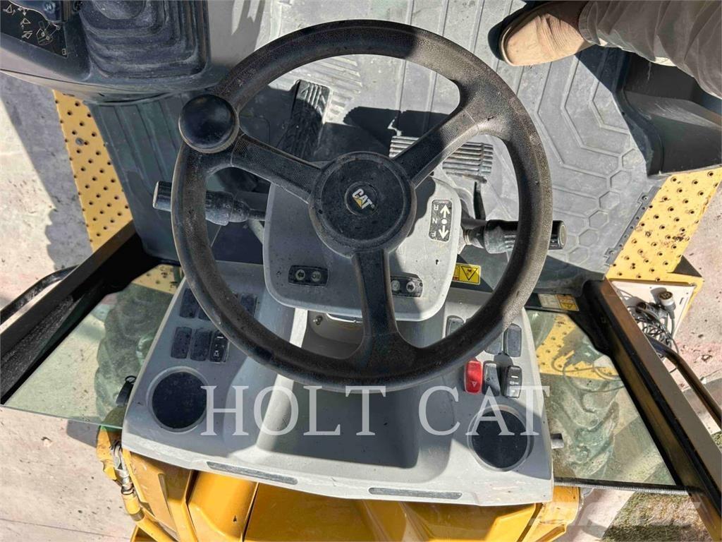 CAT 42007 لوادر ذات جرافات عكسية