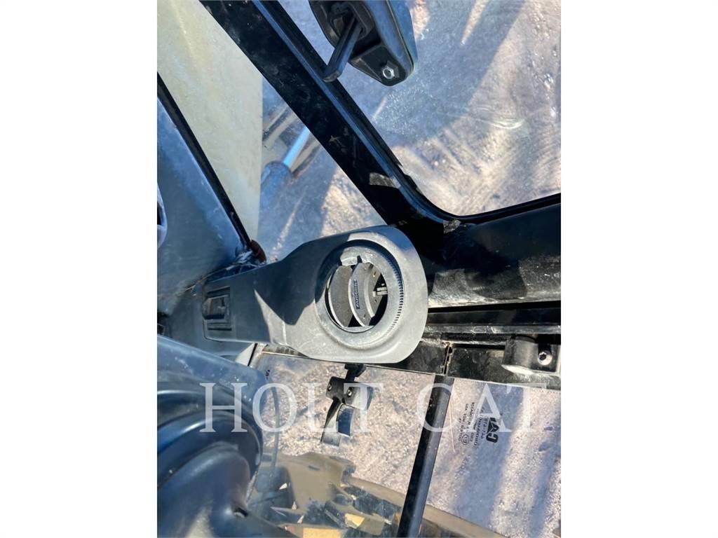 CAT 420F لوادر ذات جرافات عكسية