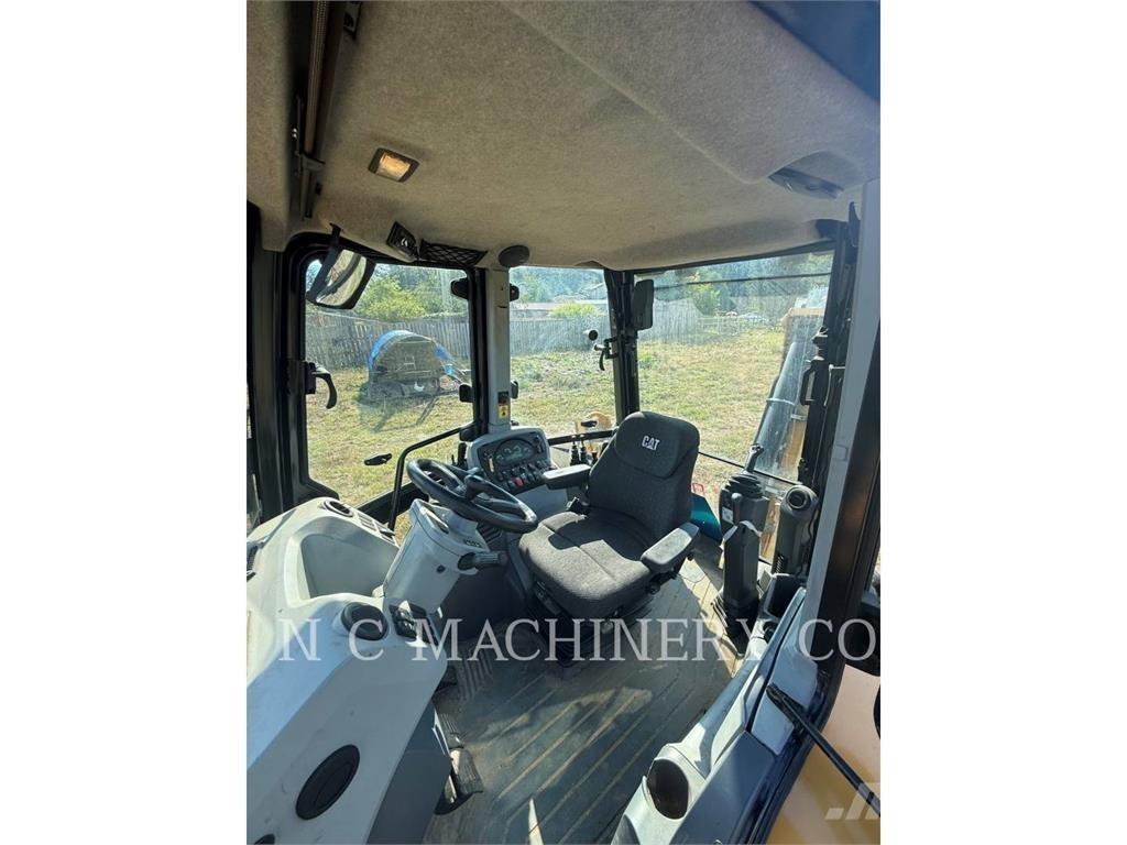 CAT 420F لوادر ذات جرافات عكسية