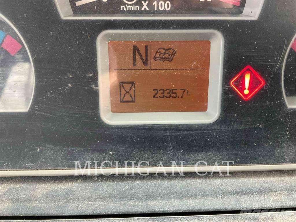 CAT 420F A لوادر ذات جرافات عكسية