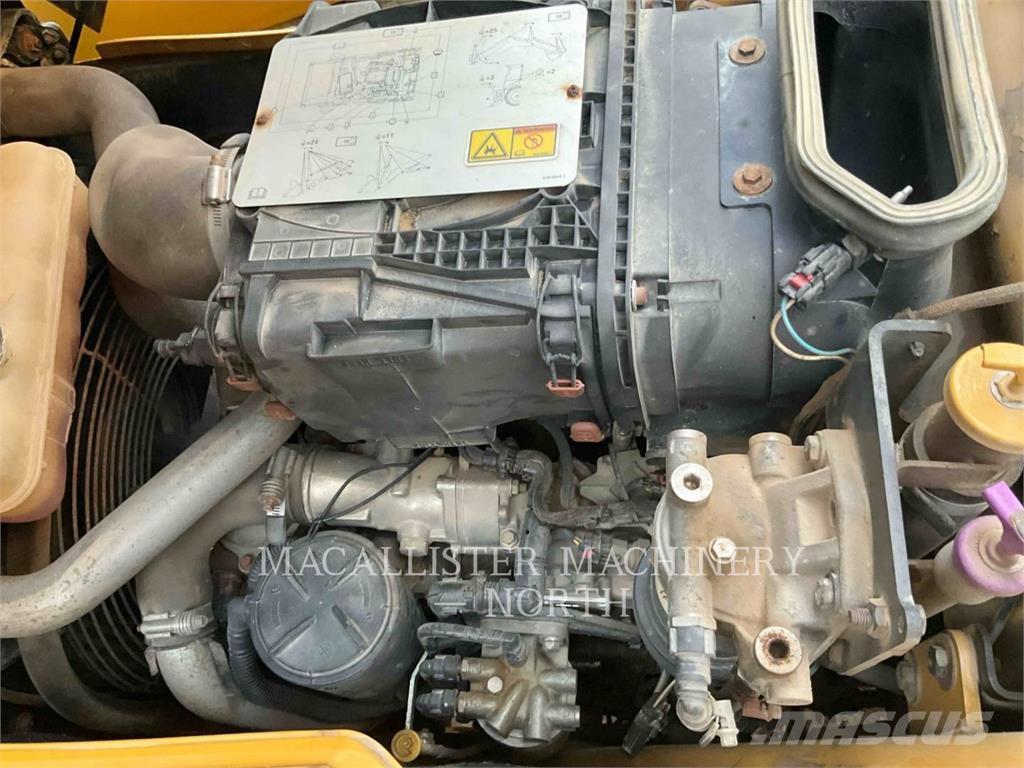 CAT 420F A لوادر ذات جرافات عكسية