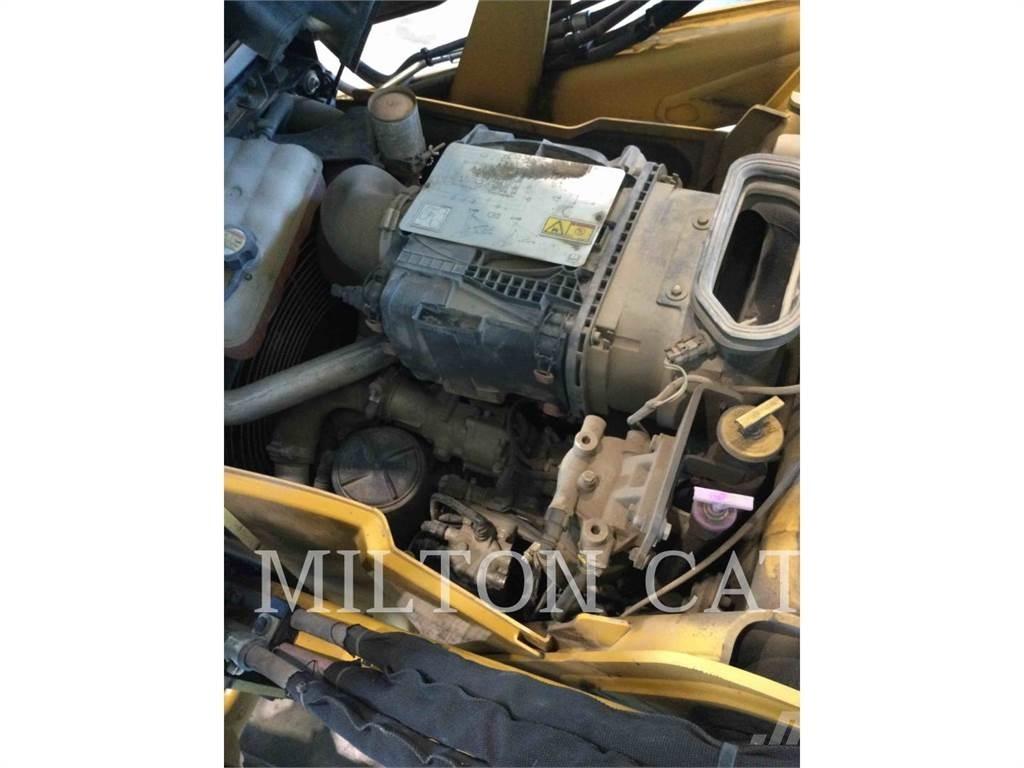 CAT 420F IT لوادر ذات جرافات عكسية