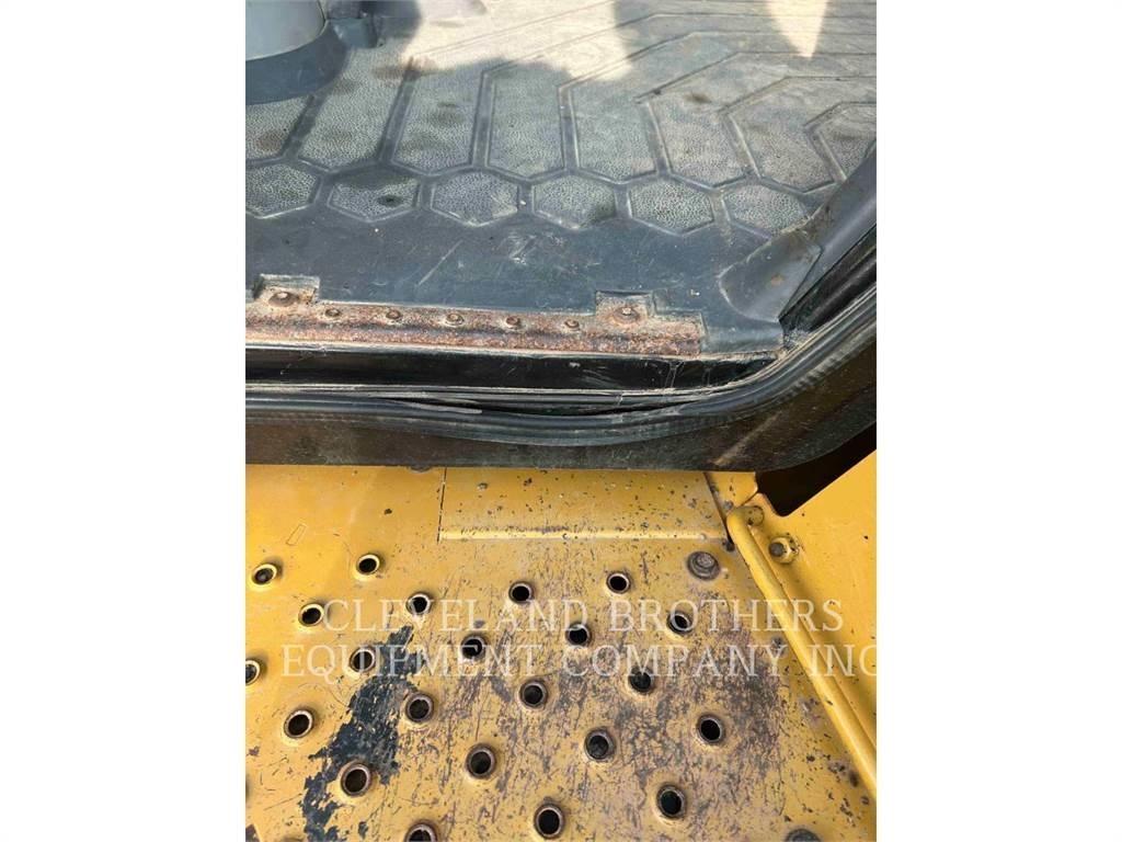 CAT 420F IT لوادر ذات جرافات عكسية