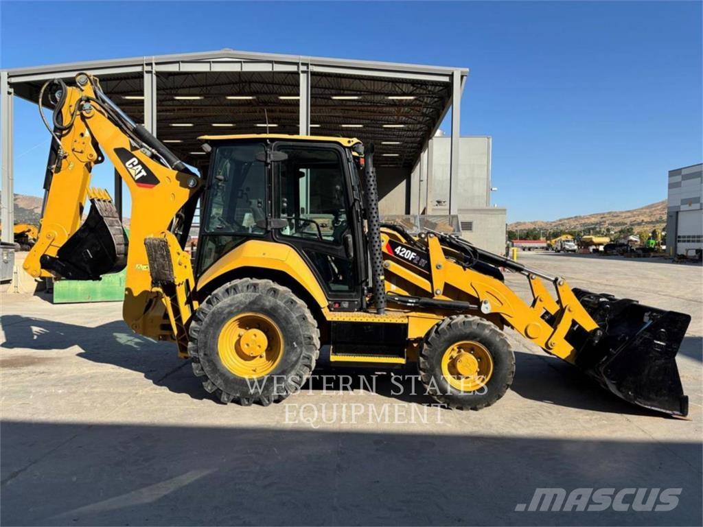 CAT 420F2 لوادر ذات جرافات عكسية