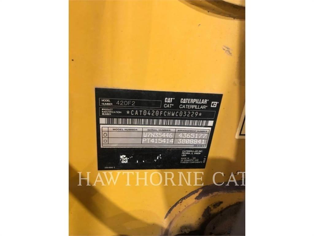 CAT 420F2 لوادر ذات جرافات عكسية