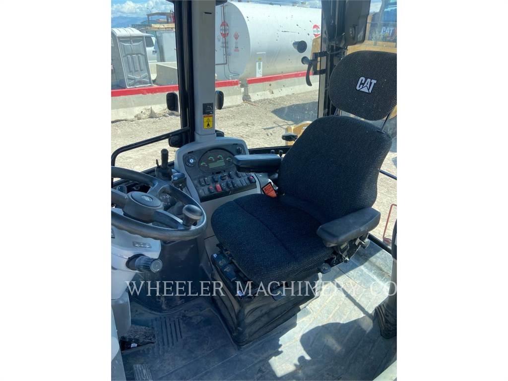 CAT 420F2 لوادر ذات جرافات عكسية