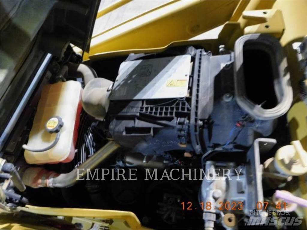 CAT 420F2 4EO لوادر ذات جرافات عكسية