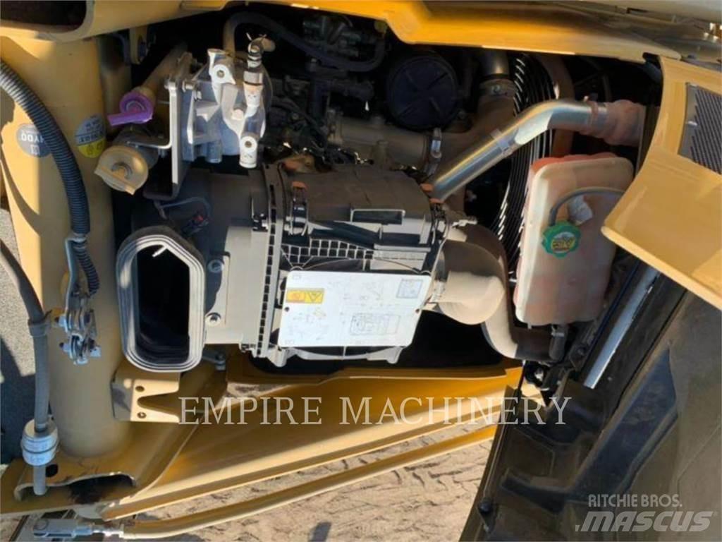 CAT 420F2 4EO لوادر ذات جرافات عكسية