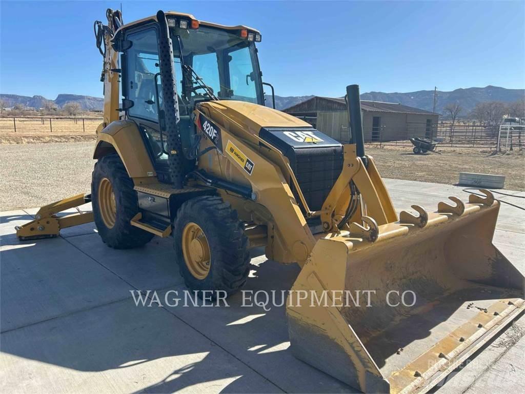 CAT 420F2 4WDE لوادر ذات جرافات عكسية