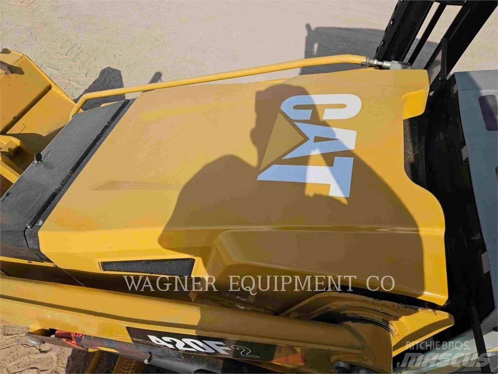 CAT 420F2 4WDS لوادر ذات جرافات عكسية