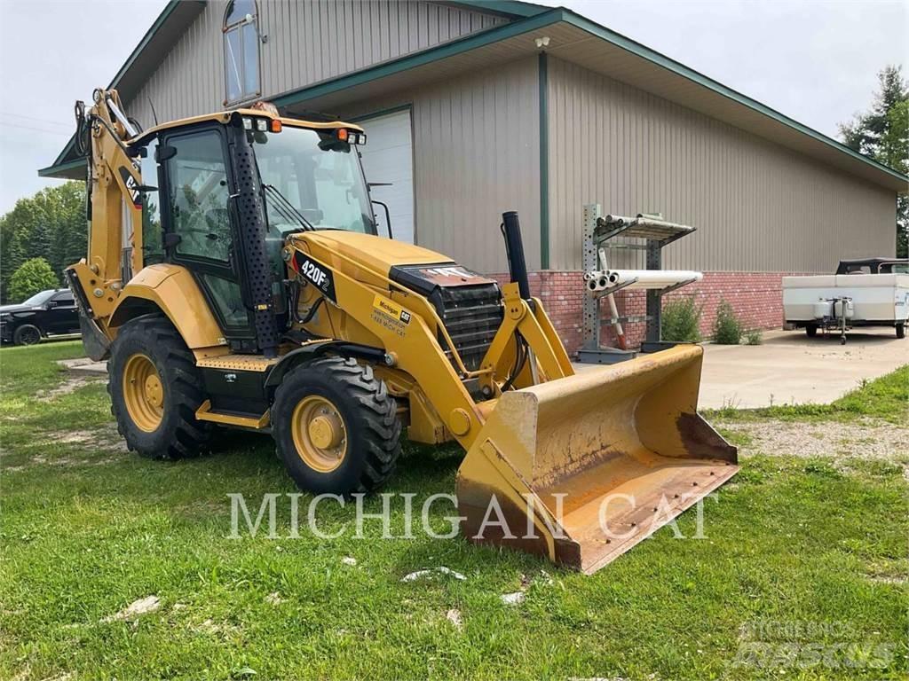 CAT 420F2 APR لوادر ذات جرافات عكسية