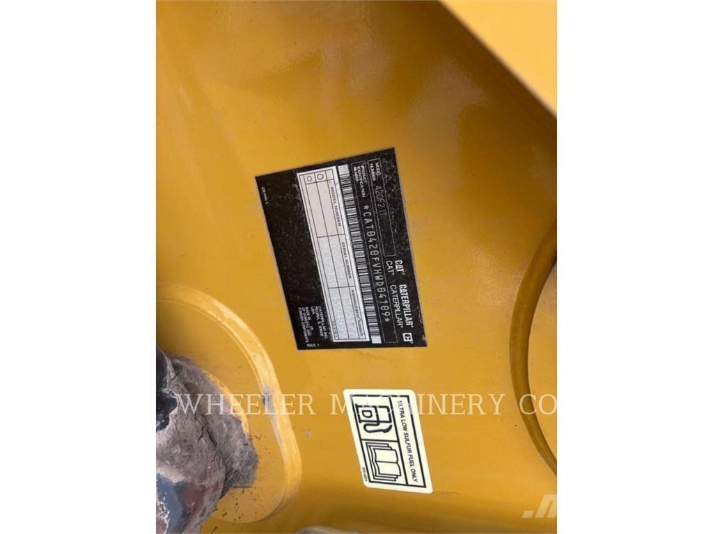 CAT 420F2 ITCF لوادر ذات جرافات عكسية