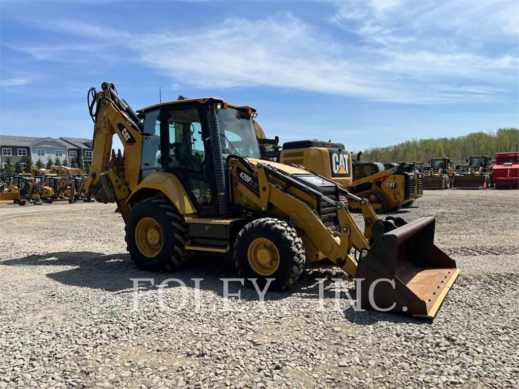 CAT 420F2IT لوادر ذات جرافات عكسية