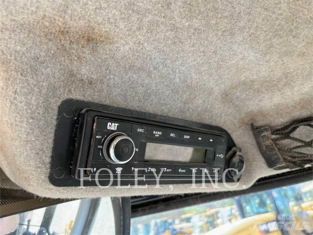 CAT 420F2IT لوادر ذات جرافات عكسية
