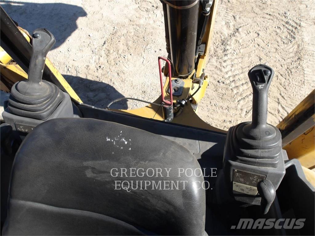 CAT 420F2IT لوادر ذات جرافات عكسية