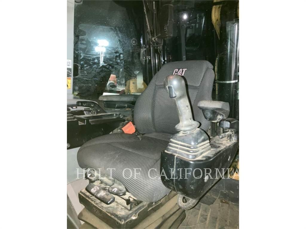 CAT 440 لوادر ذات جرافات عكسية
