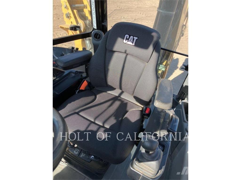 CAT 440 لوادر ذات جرافات عكسية
