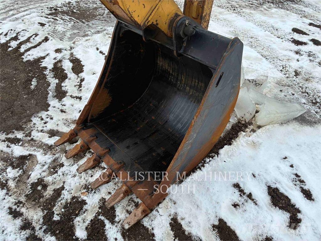 CAT 440 لوادر ذات جرافات عكسية