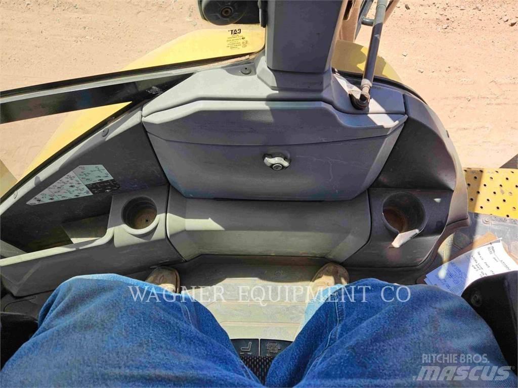 CAT 44007 لوادر ذات جرافات عكسية