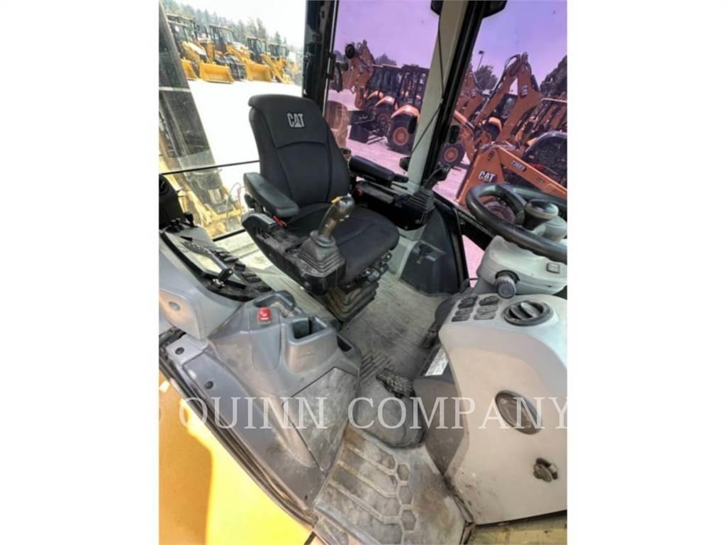 CAT 450 لوادر ذات جرافات عكسية