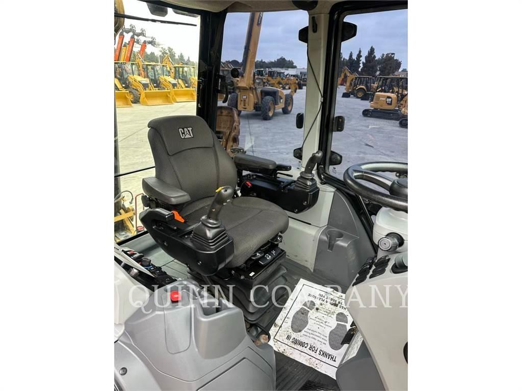 CAT 450 لوادر ذات جرافات عكسية