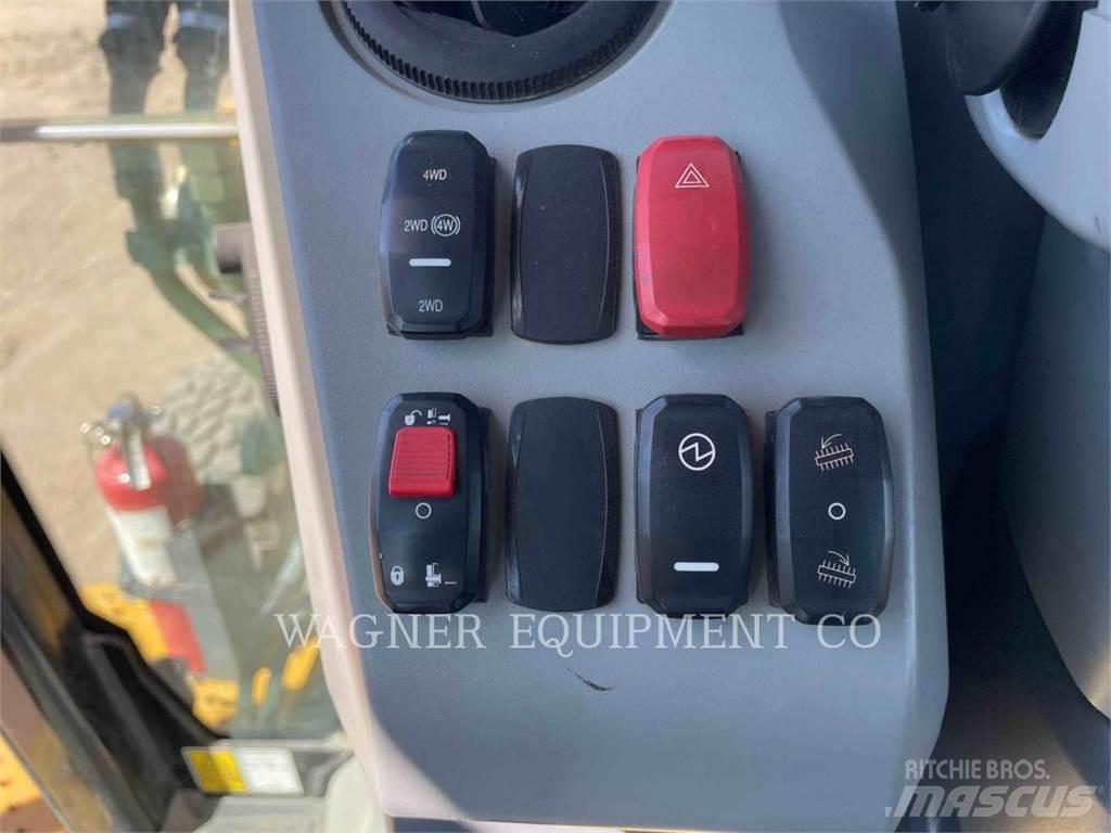 CAT 450 IT لوادر ذات جرافات عكسية