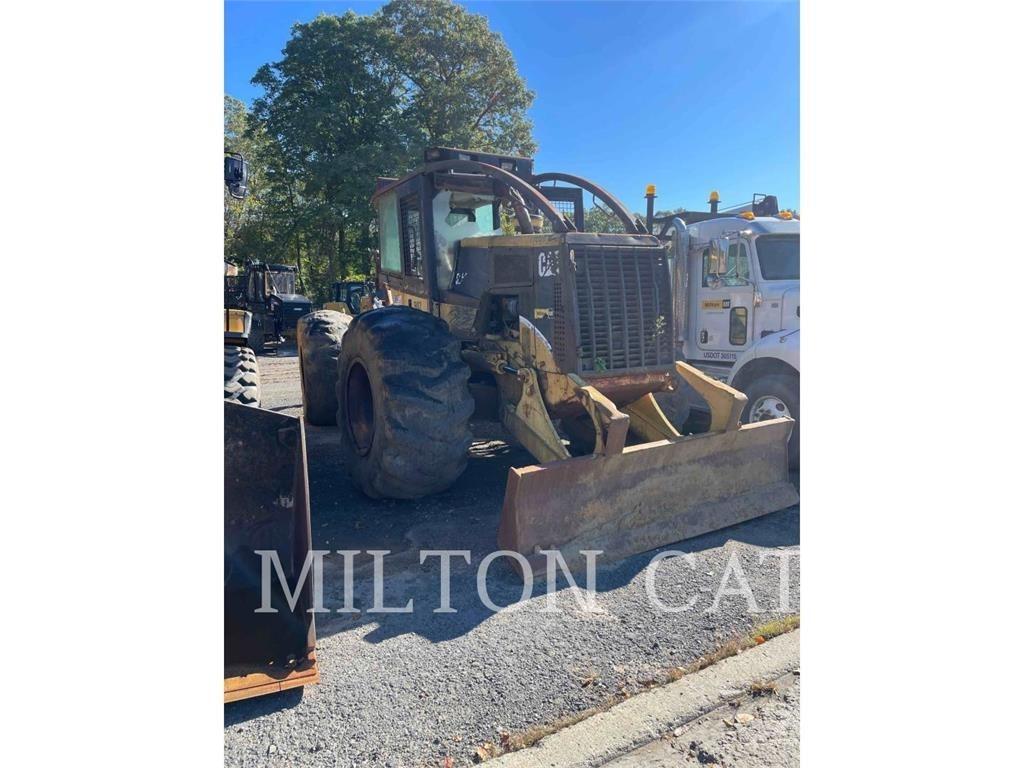 CAT 525B ساحبات الأشجار