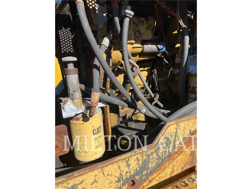 CAT 525B ساحبات الأشجار
