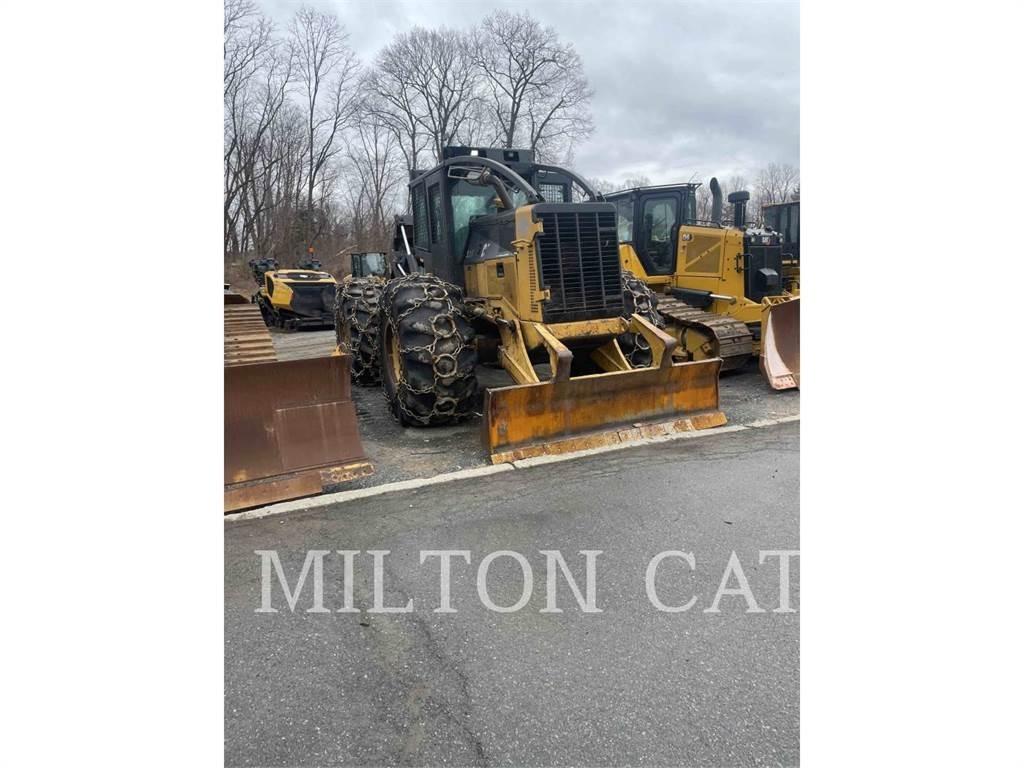 CAT 535C ساحبات الأشجار