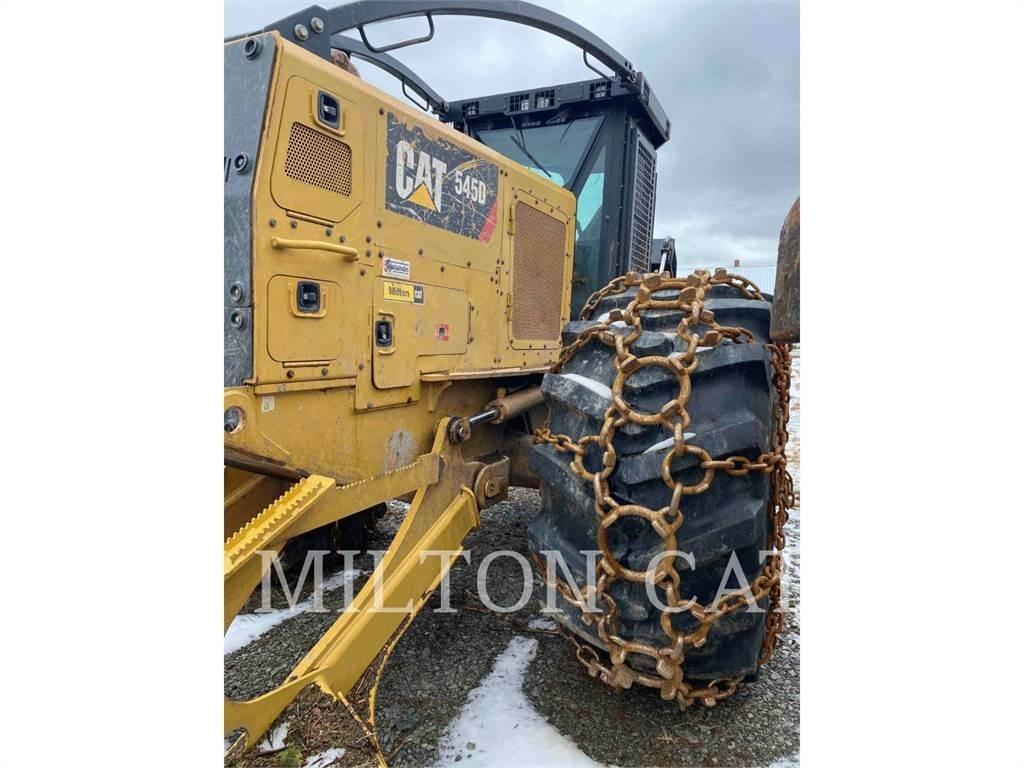 CAT 545D ساحبات الأشجار