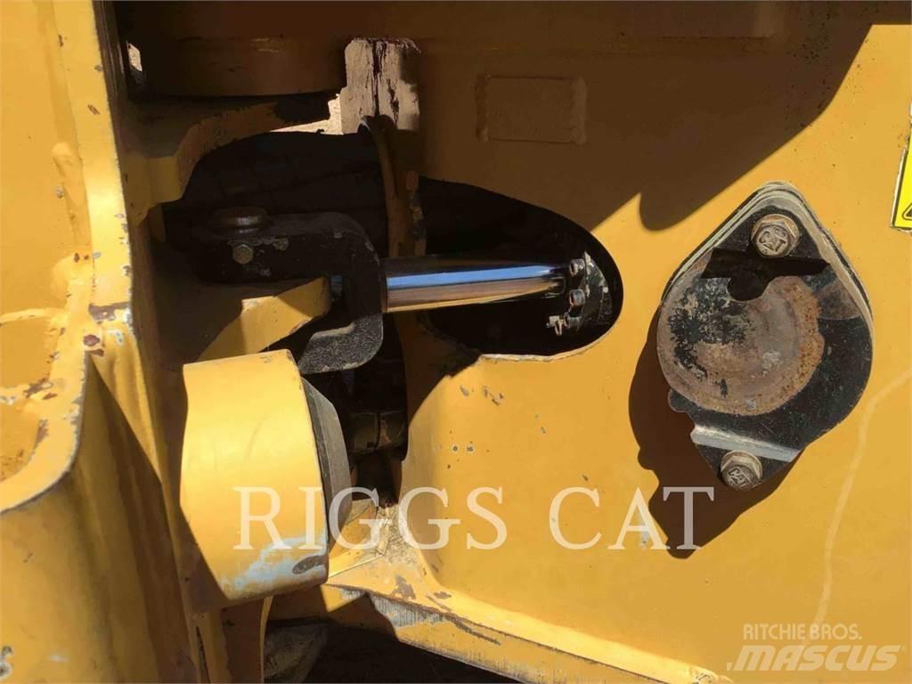 CAT 563C قاطعات وجامعات الأشجار