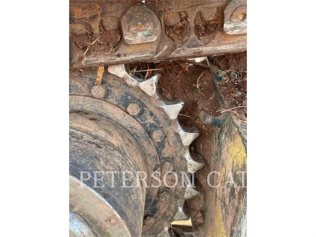 CAT 568 LL قاطعات وناقلات الأشجار