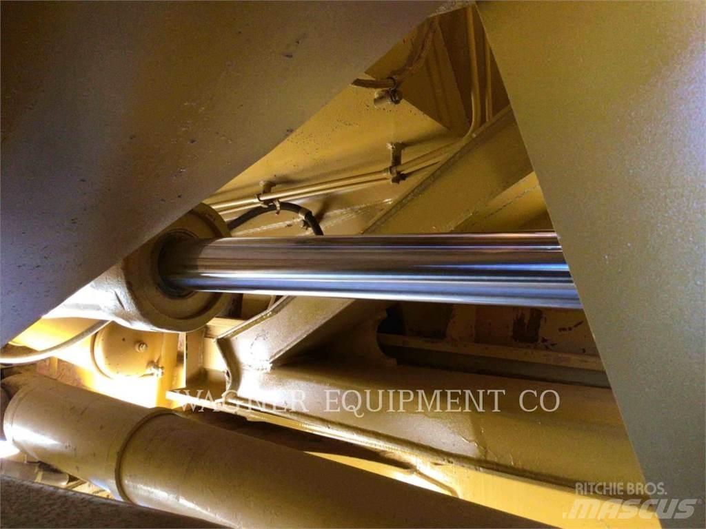 CAT 615C II كاشطات