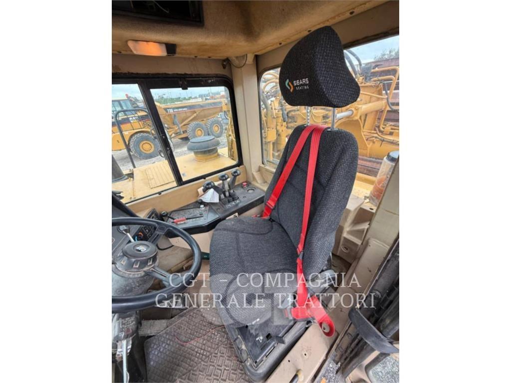 CAT 623F معدات تمهيد الطرق