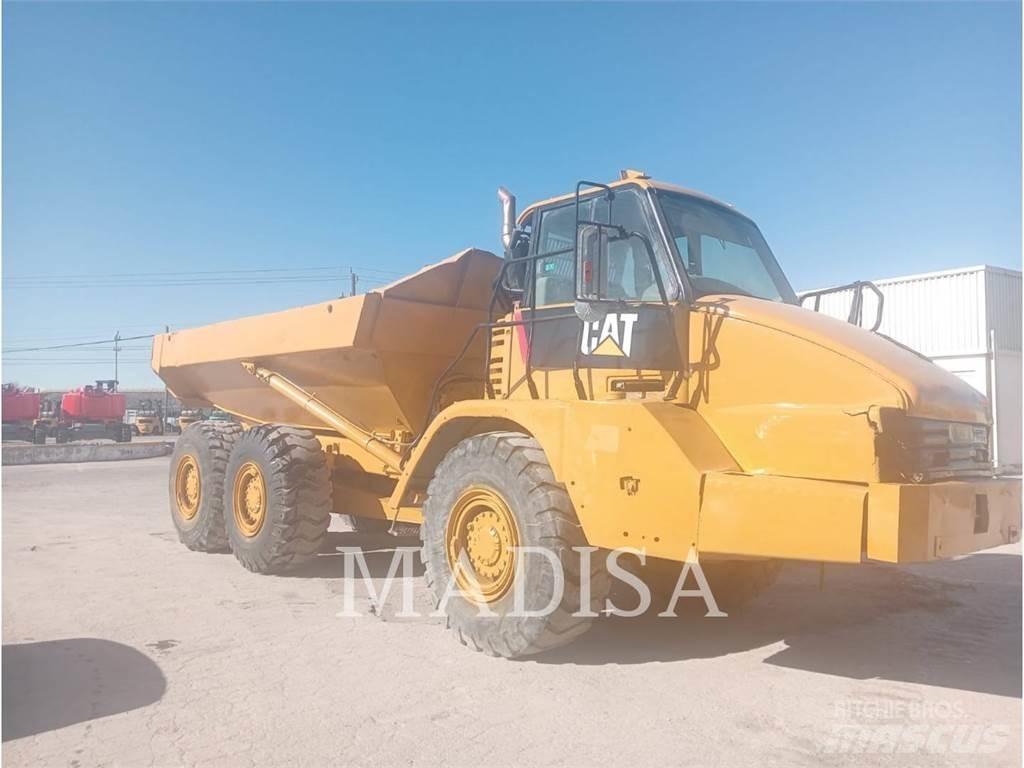 CAT 725 ساحبات مفصلية