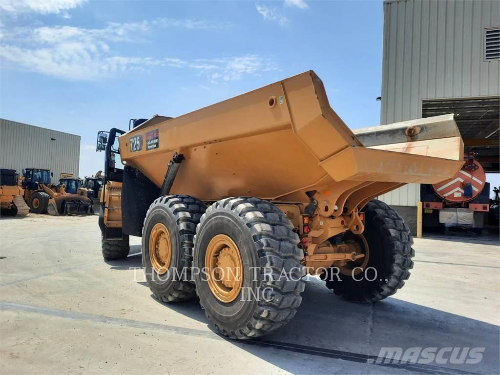 CAT 725 ساحبات مفصلية